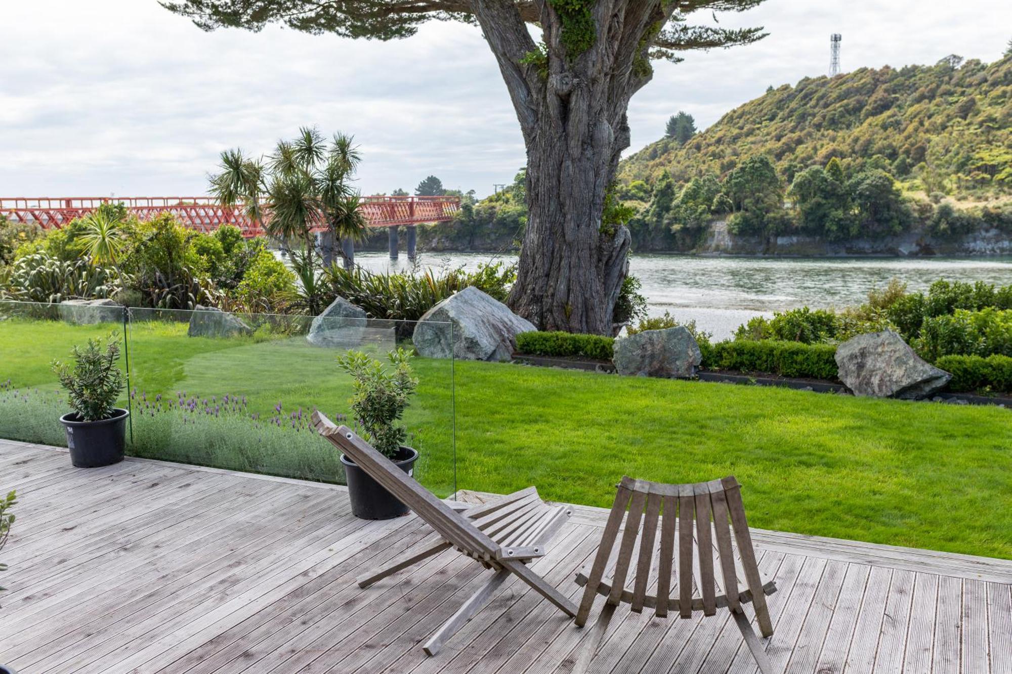 Riverstone House *