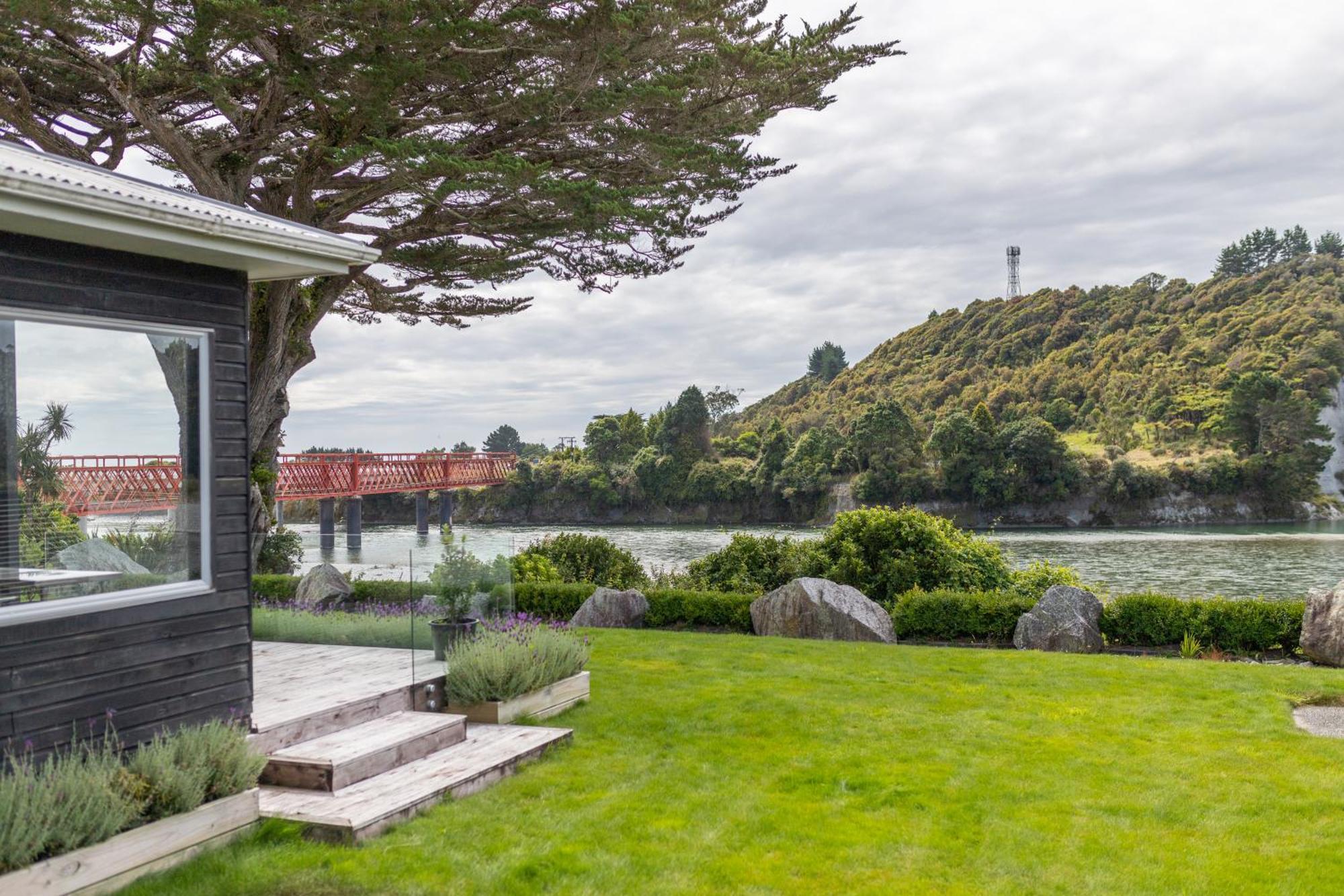 Riverstone House * Camerons